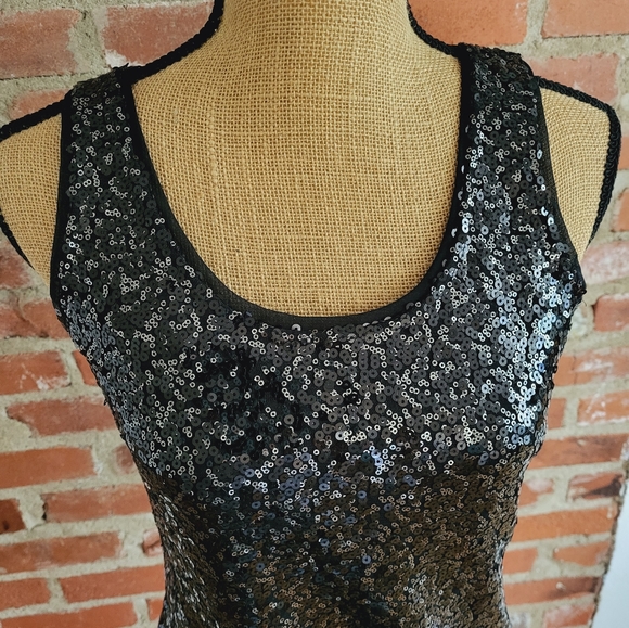 Banana Republic black sequined cotton/polyester small tank top - Picture 7 of 7